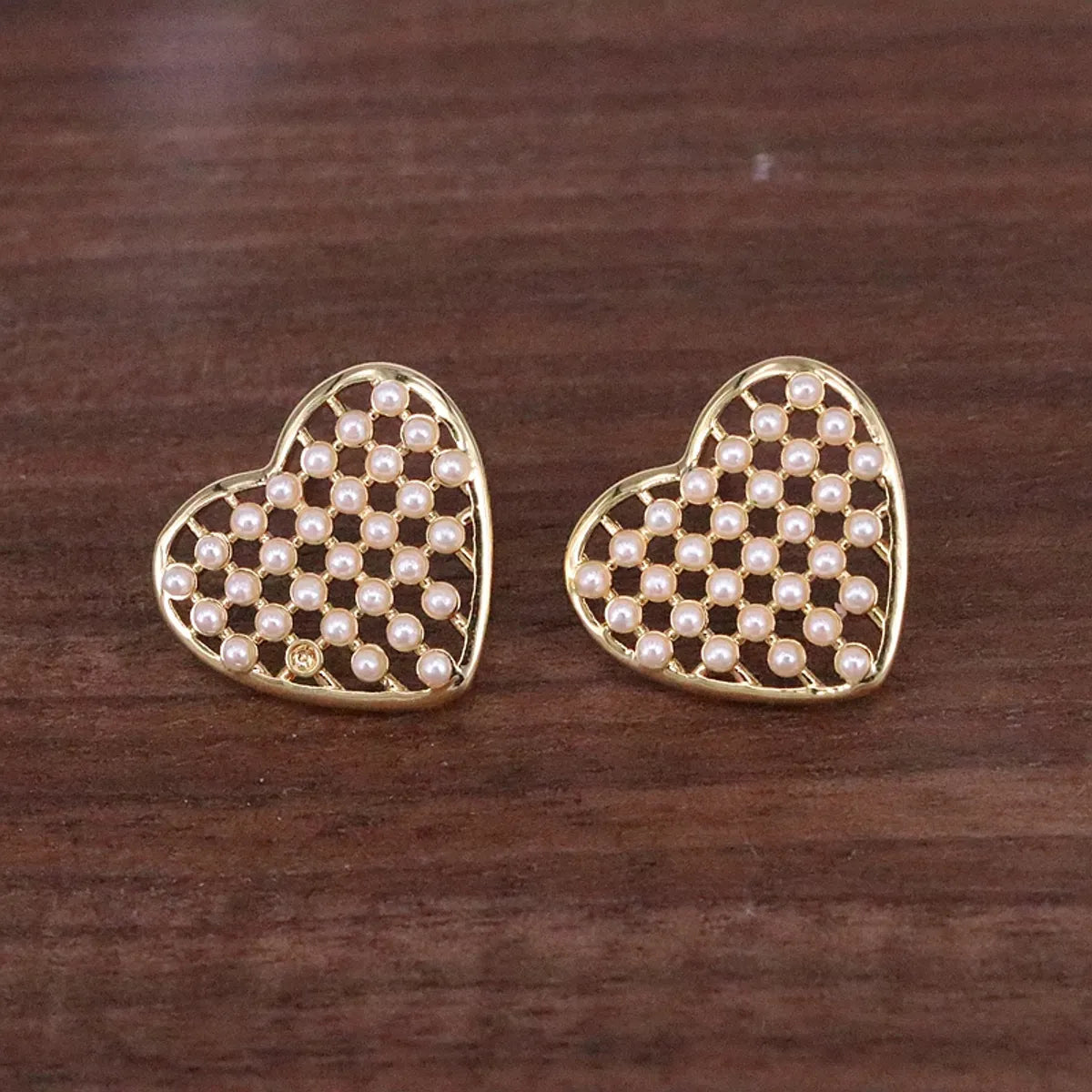 1 Pair Elegant Simple Style Triangle Heart Shape Plating Inlay Copper Artificial Pearls 18k Gold Plated Earrings