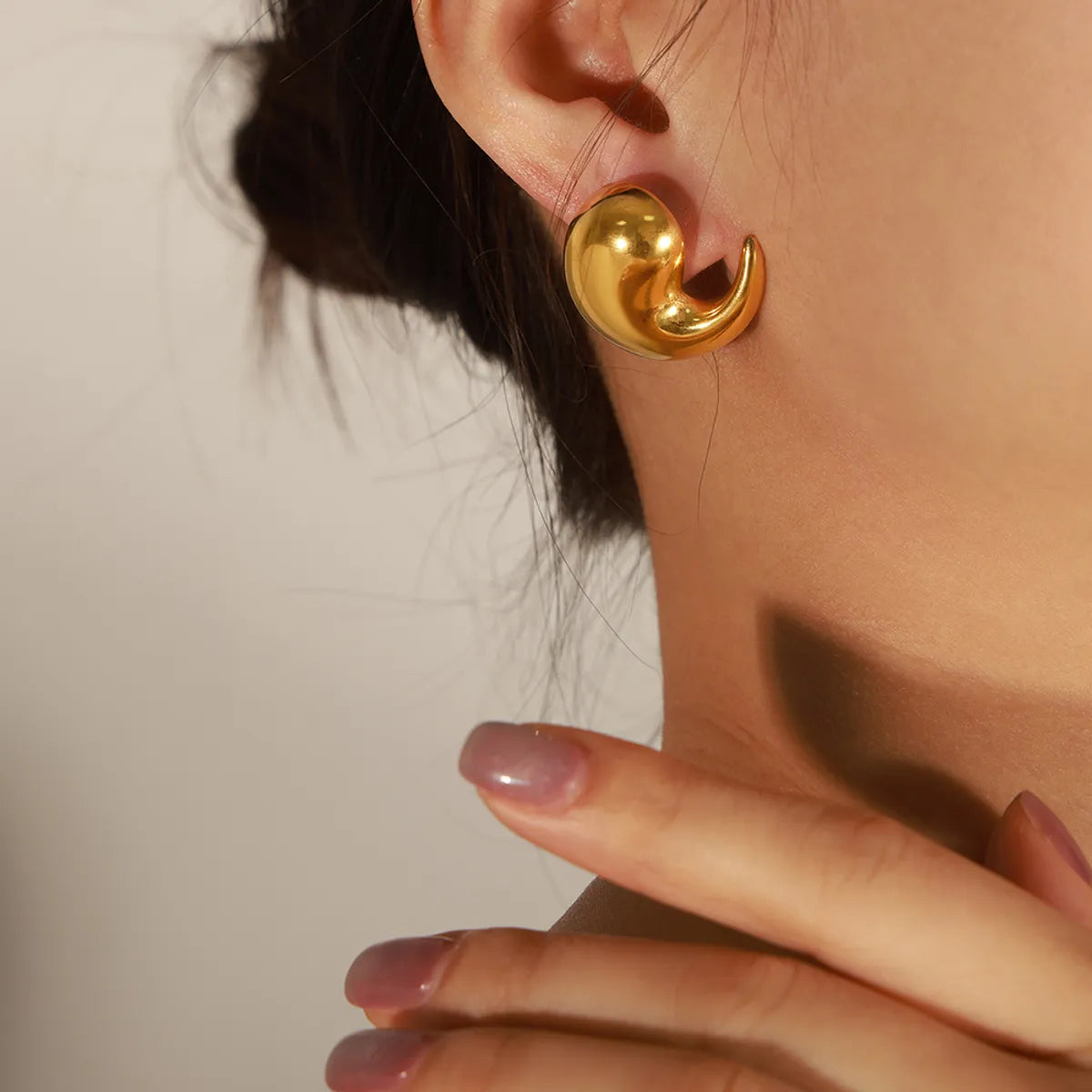 1 Pair Elegant Simple Style Water Droplets Plating Titanium Steel 18k Gold Plated Ear Studs