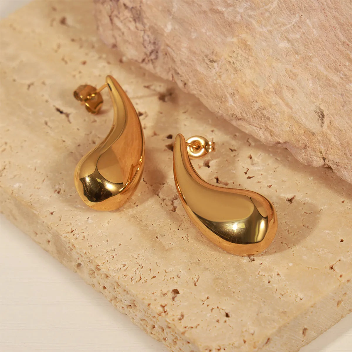 1 Pair Elegant Simple Style Water Droplets Polishing Plating Titanium Steel 18k Gold Plated Ear Studs