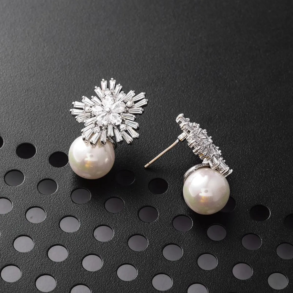 1 Pair Elegant Snowflake Inlay Copper Artificial Pearls Zircon Ear Studs