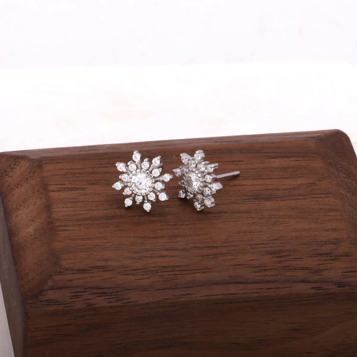 1 Pair Elegant Snowflake Inlay Sterling Silver Zircon Ear Studs