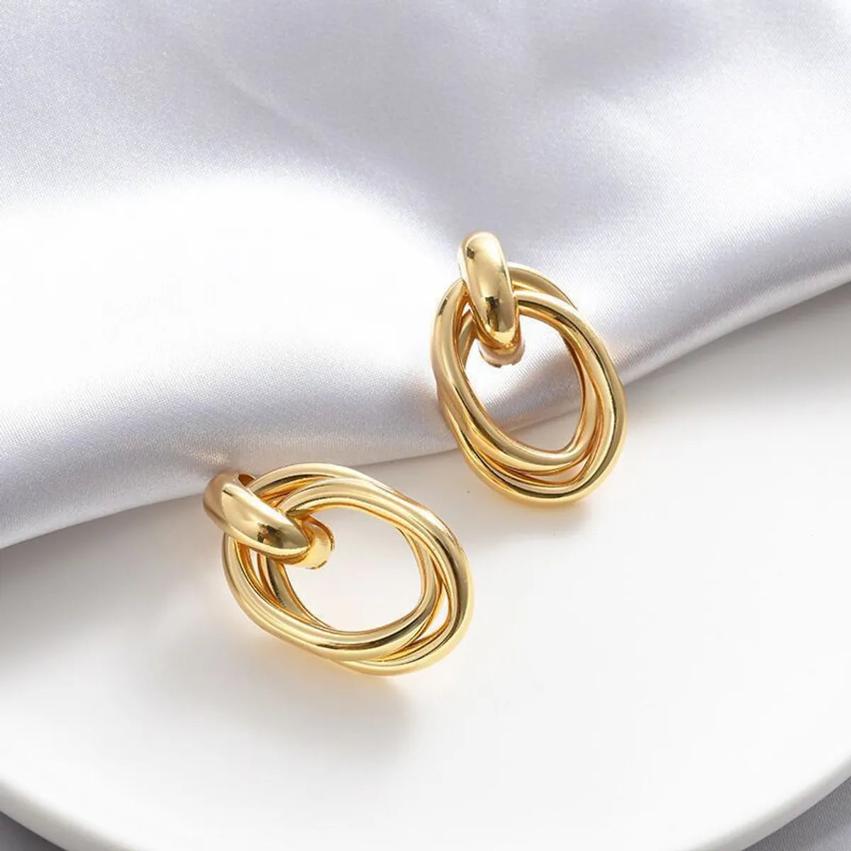 1 Pair Elegant Solid Color Hollow Out Alloy Ear Studs