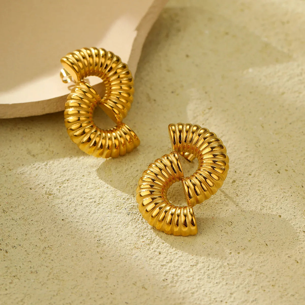 1 Pair Elegant Solid Color Spiral Titanium Steel Ear Studs