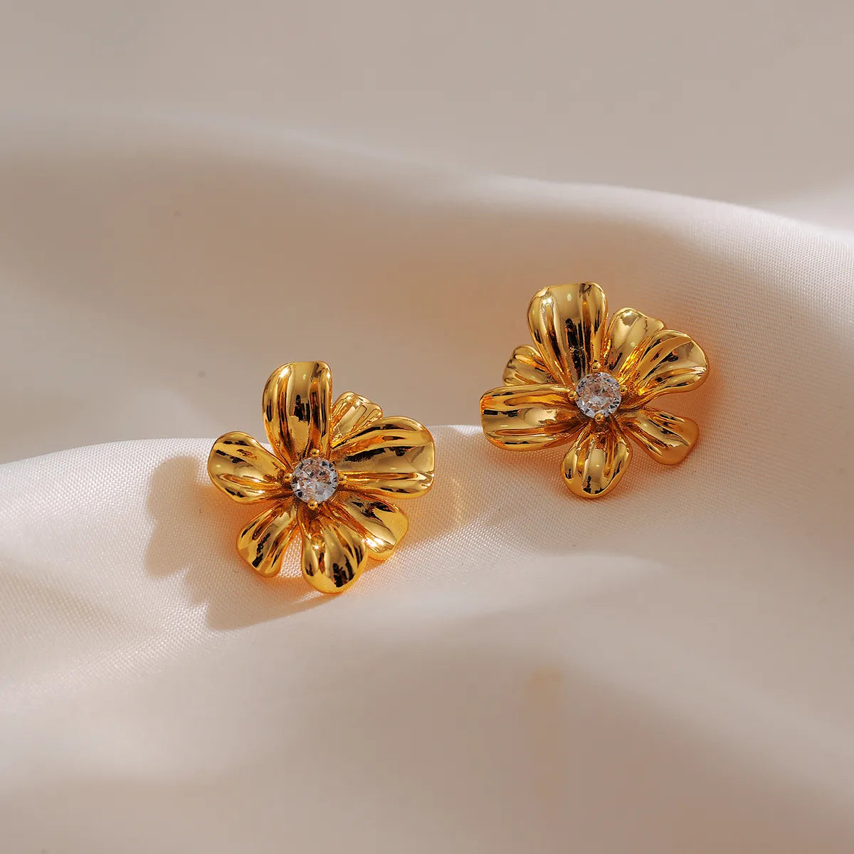 1 Pair Elegant Streetwear Flower Inlay Copper Zircon 18K Gold Plated Ear Studs