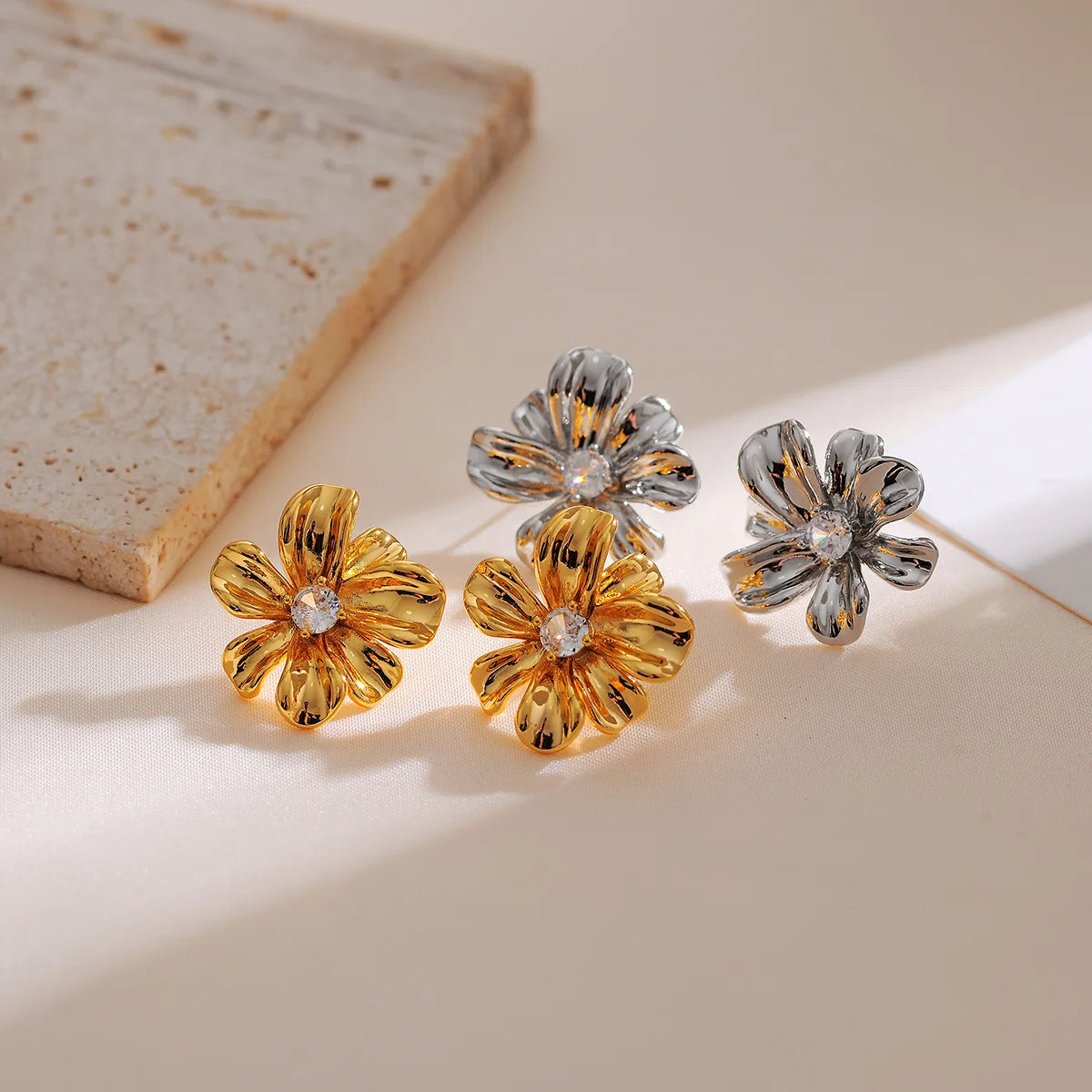 1 Pair Elegant Streetwear Flower Inlay Copper Zircon 18K Gold Plated Ear Studs