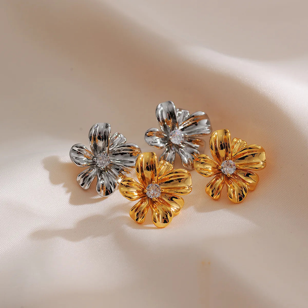 1 Pair Elegant Streetwear Flower Inlay Copper Zircon 18K Gold Plated Ear Studs