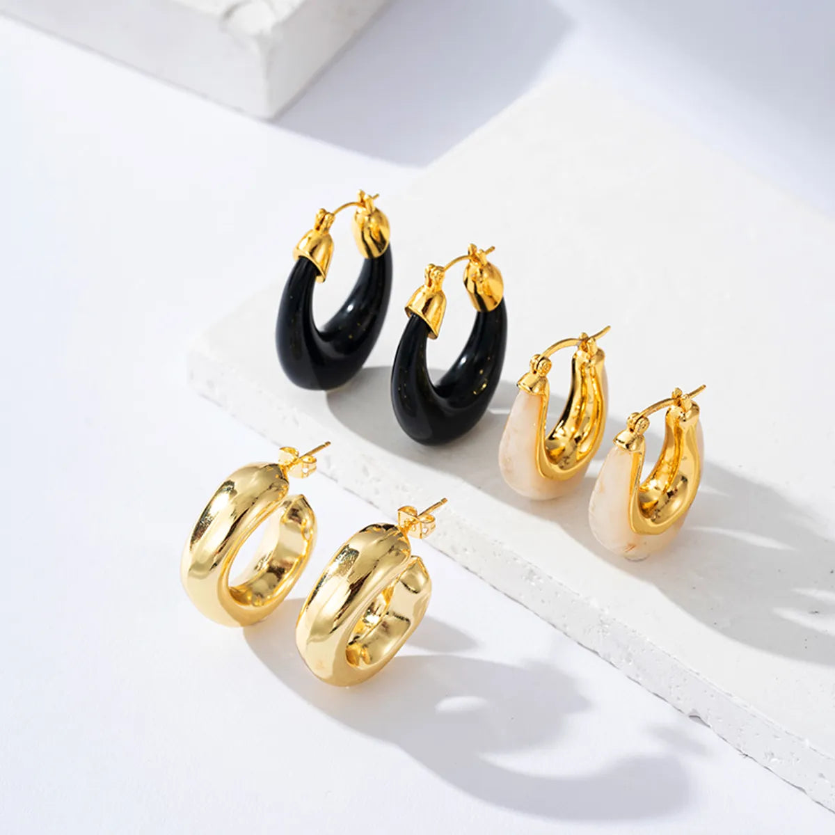 1 Pair Elegant Streetwear U Shape Irregular Round Plating Copper Brass 18K Gold Plated Earrings Ear Studs