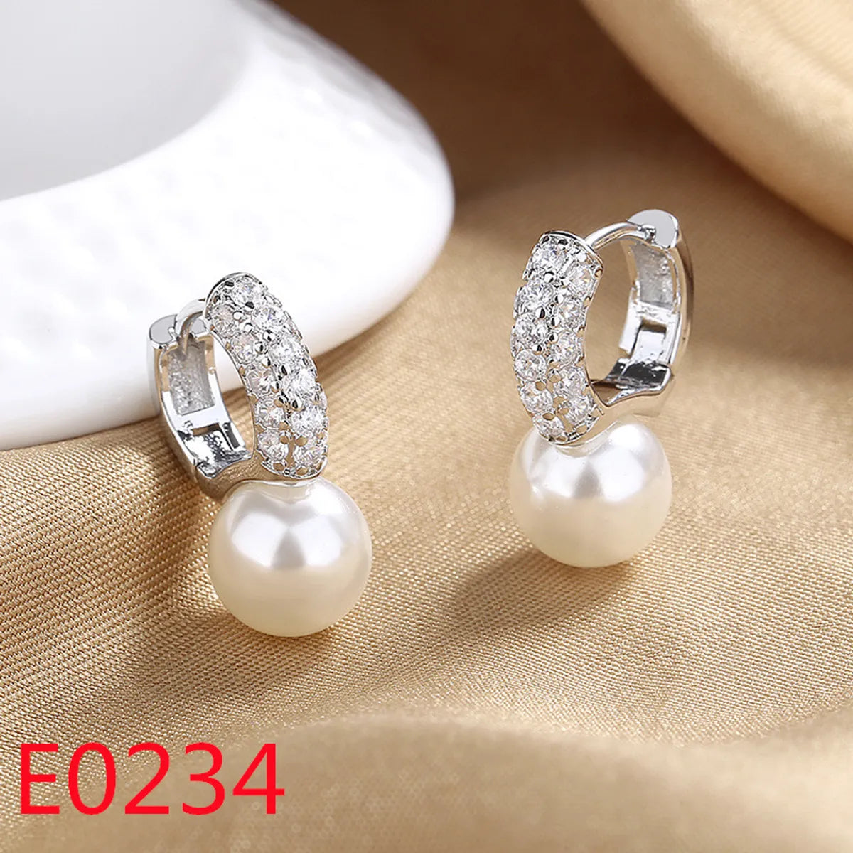 1 Pair Elegant Streetwear U Shape Round Inlay Copper Artificial Pearls Zircon Drop Earrings