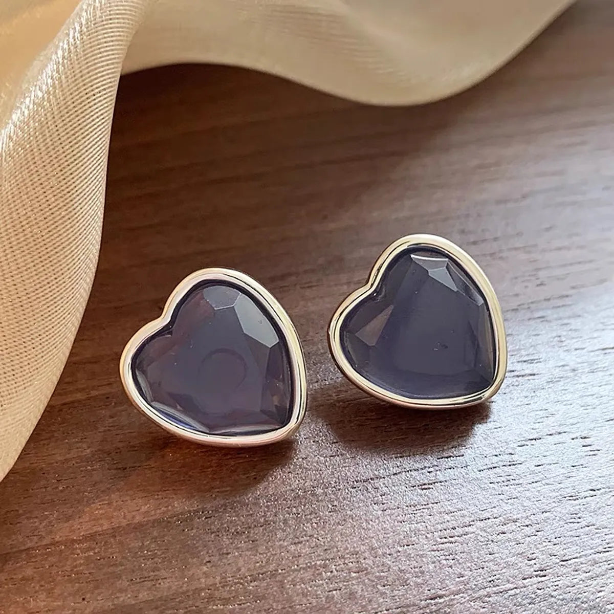 1 Pair Elegant Sweet Artistic Heart Shape Alloy Ear Studs