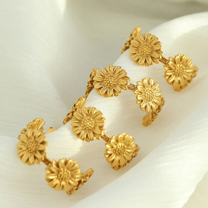 1 Pair Elegant Sweet C Shape Chrysanthemum Frill Titanium Steel 18K Gold Plated Ear Studs