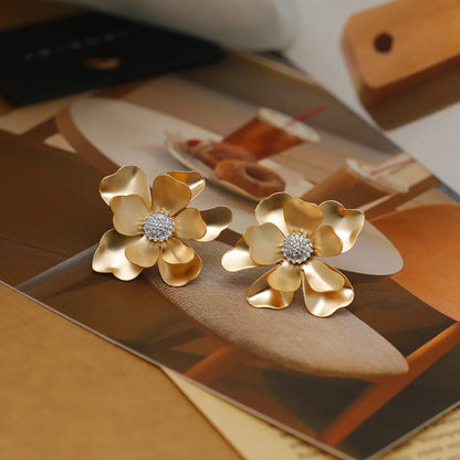 1 Pair Elegant Sweet Classic Style Flower Copper 18K Gold Plated Ear Studs