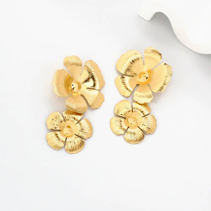 1 Pair Elegant Sweet Commute Flower Plating Iron Gold Plated Drop Earrings