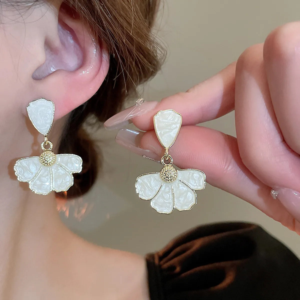 1 Pair Elegant Sweet Flower Patchwork Alloy Drop Earrings