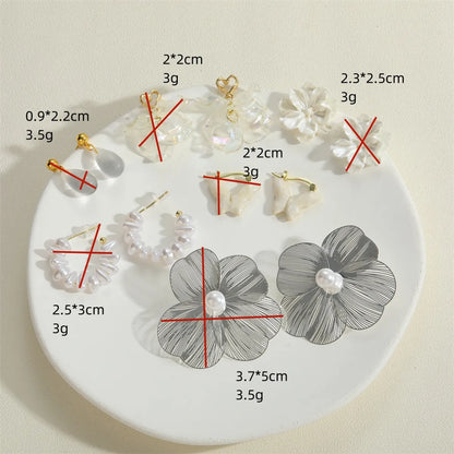 1 Pair Elegant Sweet Flower Plating Inlay Arylic Alloy Copper Artificial Pearls Zircon Earrings