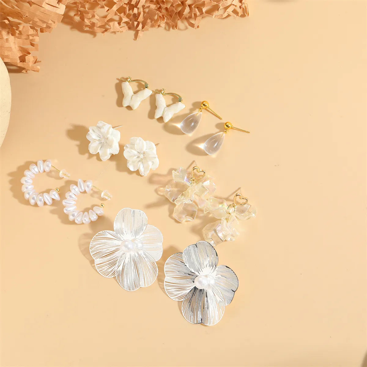 1 Pair Elegant Sweet Flower Plating Inlay Arylic Alloy Copper Artificial Pearls Zircon Earrings