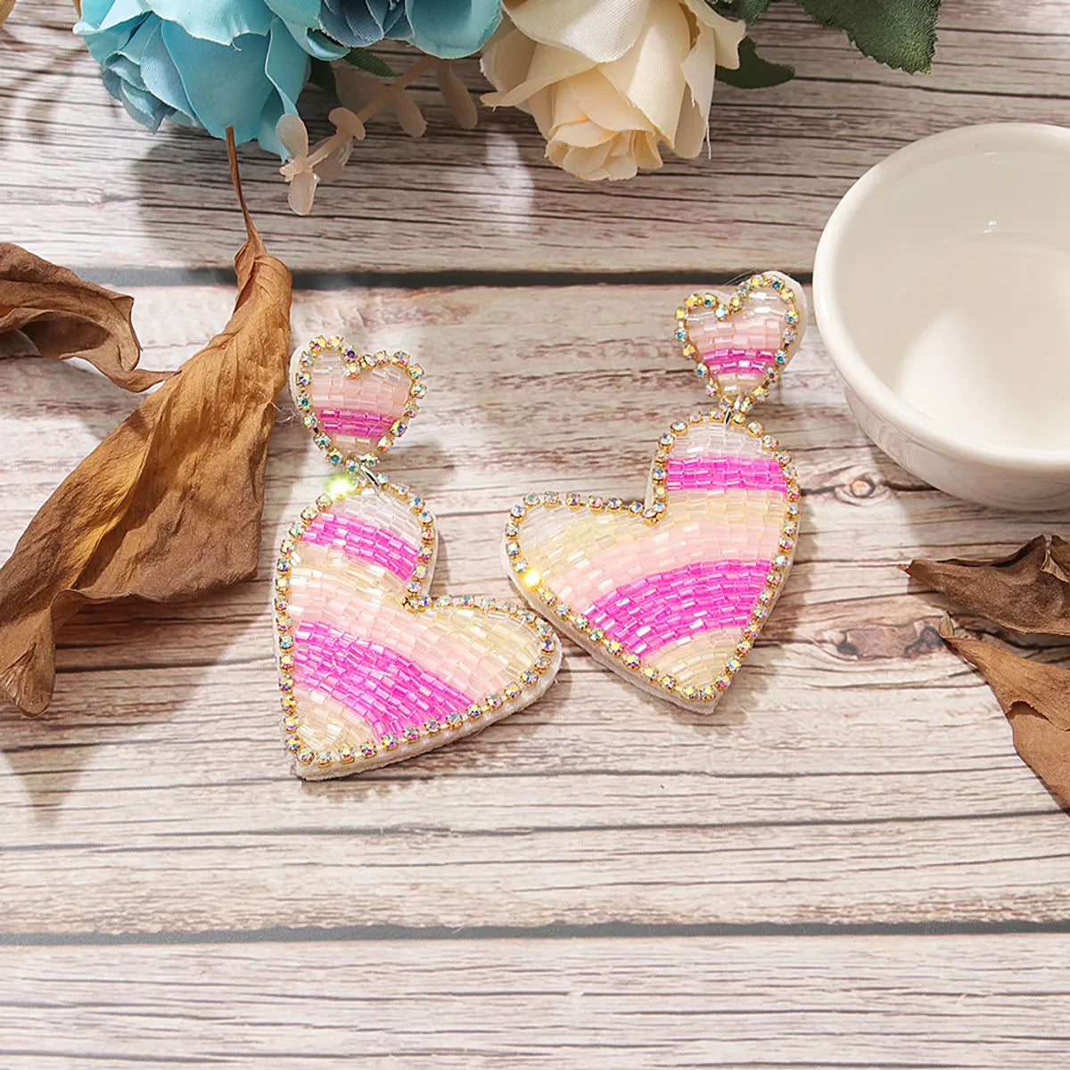 1 Pair Elegant Sweet Heart Shape Beaded Beaded Cloth Drop Earrings