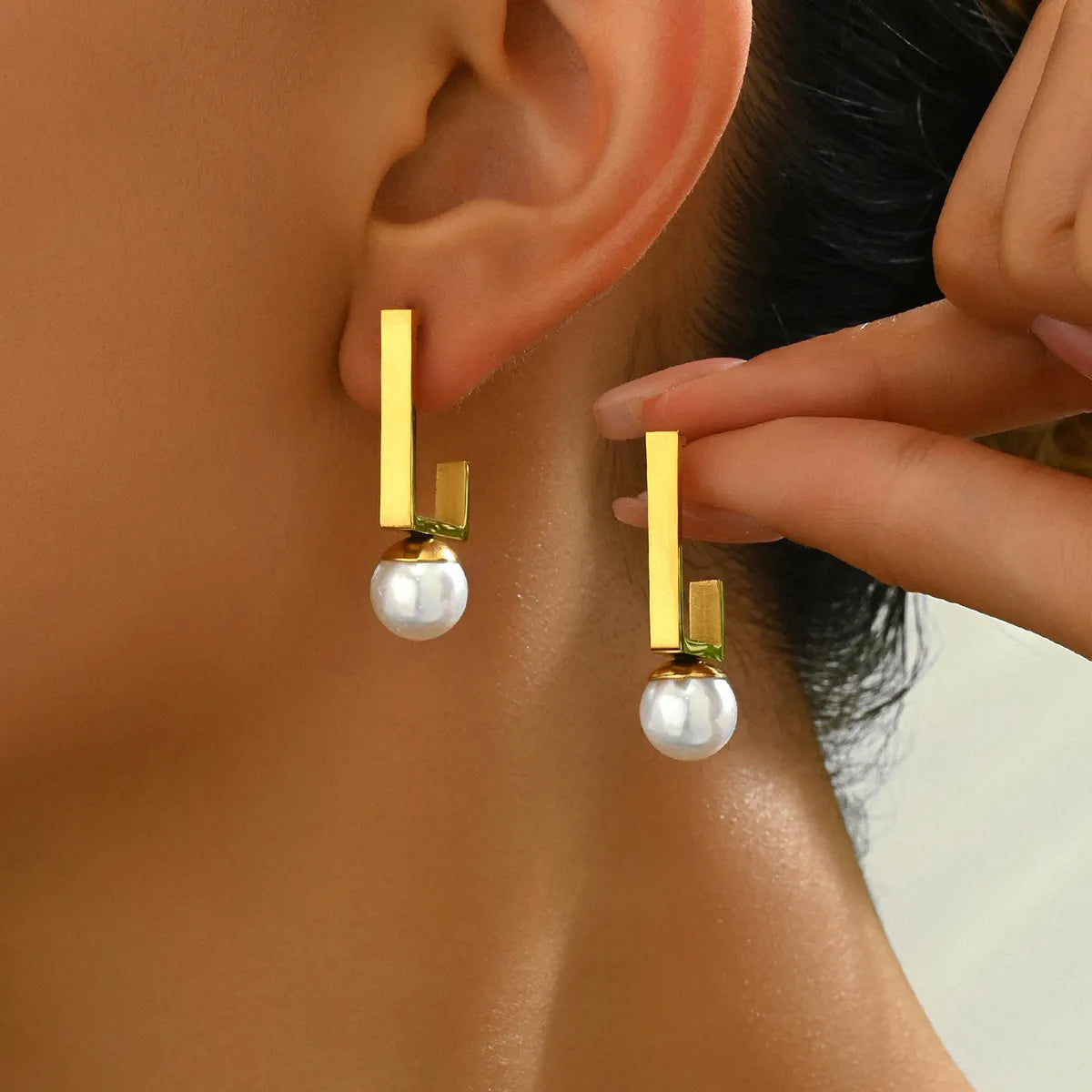 1 Pair Elegant Sweet Irregular Geometric Round Inlay 201 Stainless Steel Artificial Pearls 18K Gold Plated Drop Earrings