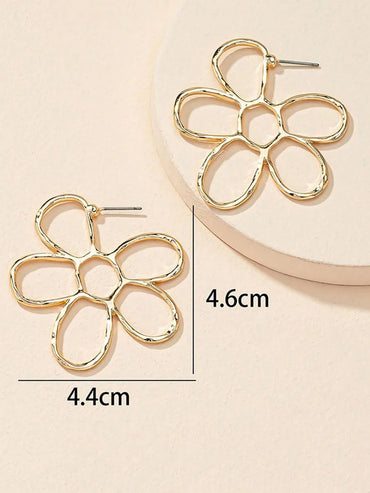 1 Pair Elegant Sweet Pastoral Flower Stoving Varnish Hollow Out Titanium Steel Iron Gold Plated Ear Studs