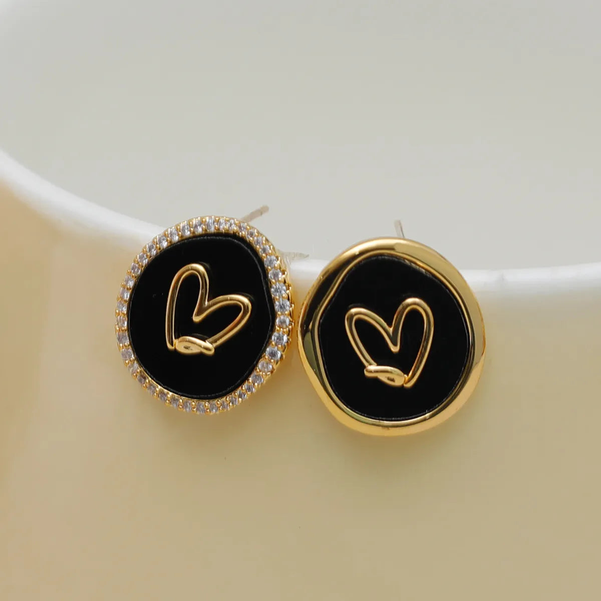 1 Pair Elegant Sweet Round Heart Shape Inlay Copper Zircon 18K Gold Plated Ear Studs