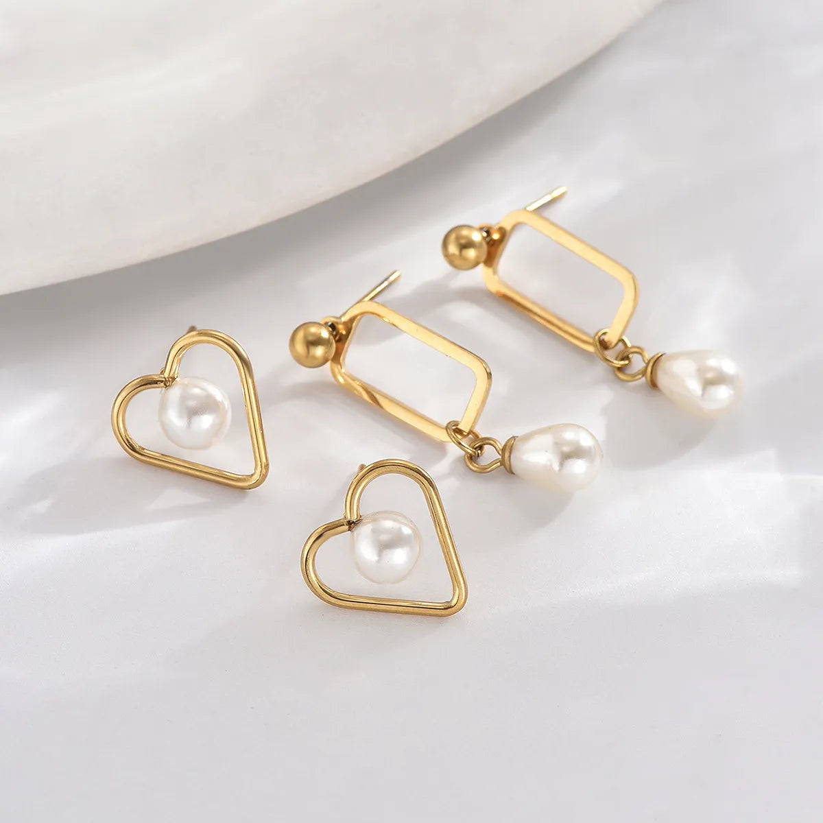 1 Pair Elegant Sweet Simple Style Heart Shape Rectangle Hollow Out Inlay Stainless Steel Artificial Pearls 14K Gold Plated Drop Earrings Ear Studs