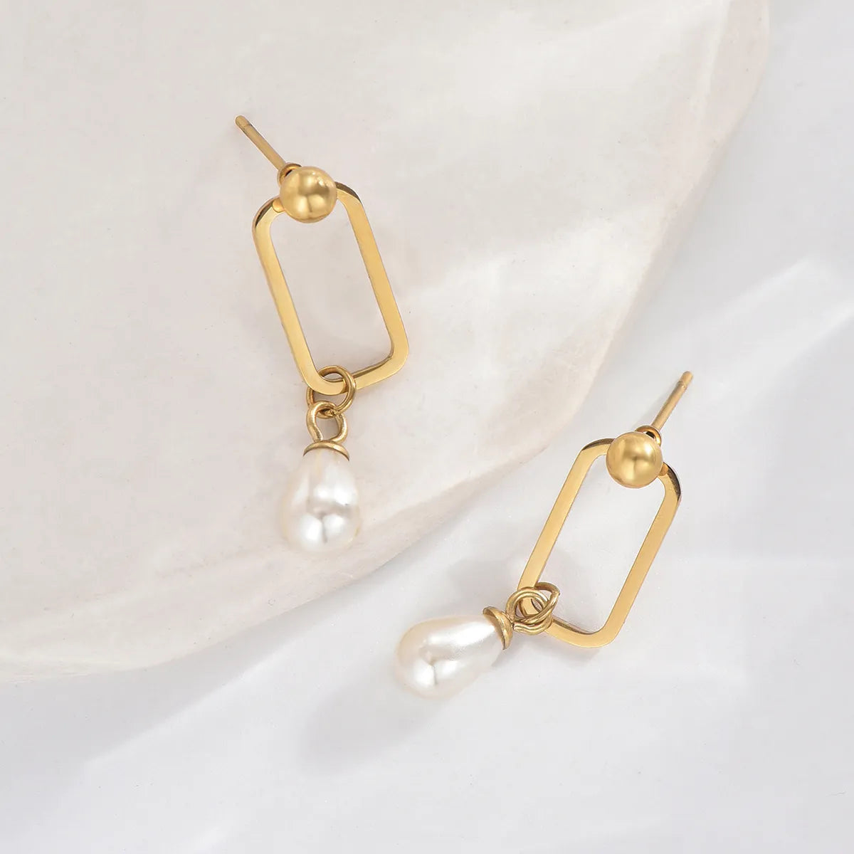 1 Pair Elegant Sweet Simple Style Heart Shape Rectangle Hollow Out Inlay Stainless Steel Artificial Pearls 14K Gold Plated Drop Earrings Ear Studs