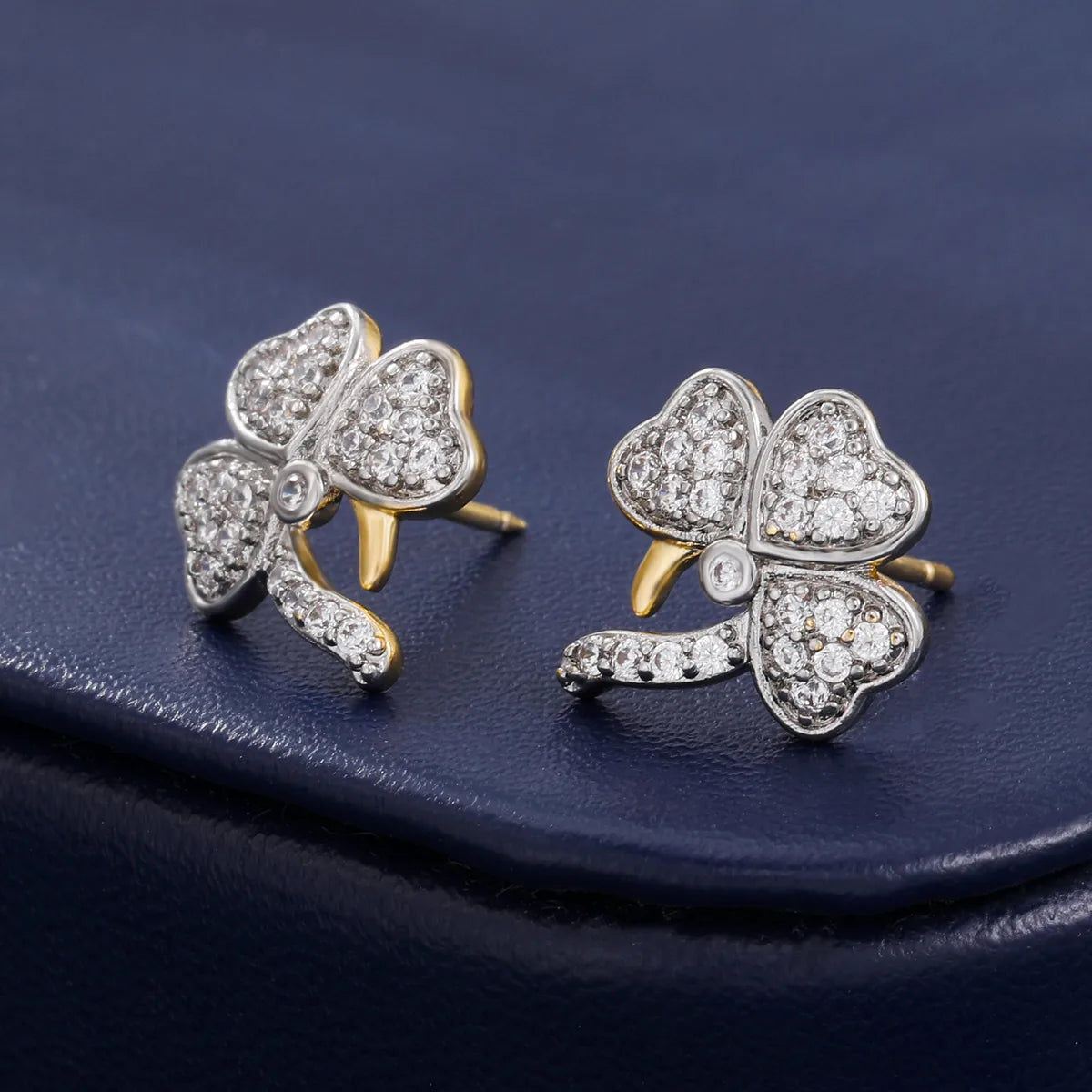 1 Pair Elegant Sweet Simple Style Shamrock Inlay Copper Zircon 18K Gold Plated Silver Plated Ear Studs