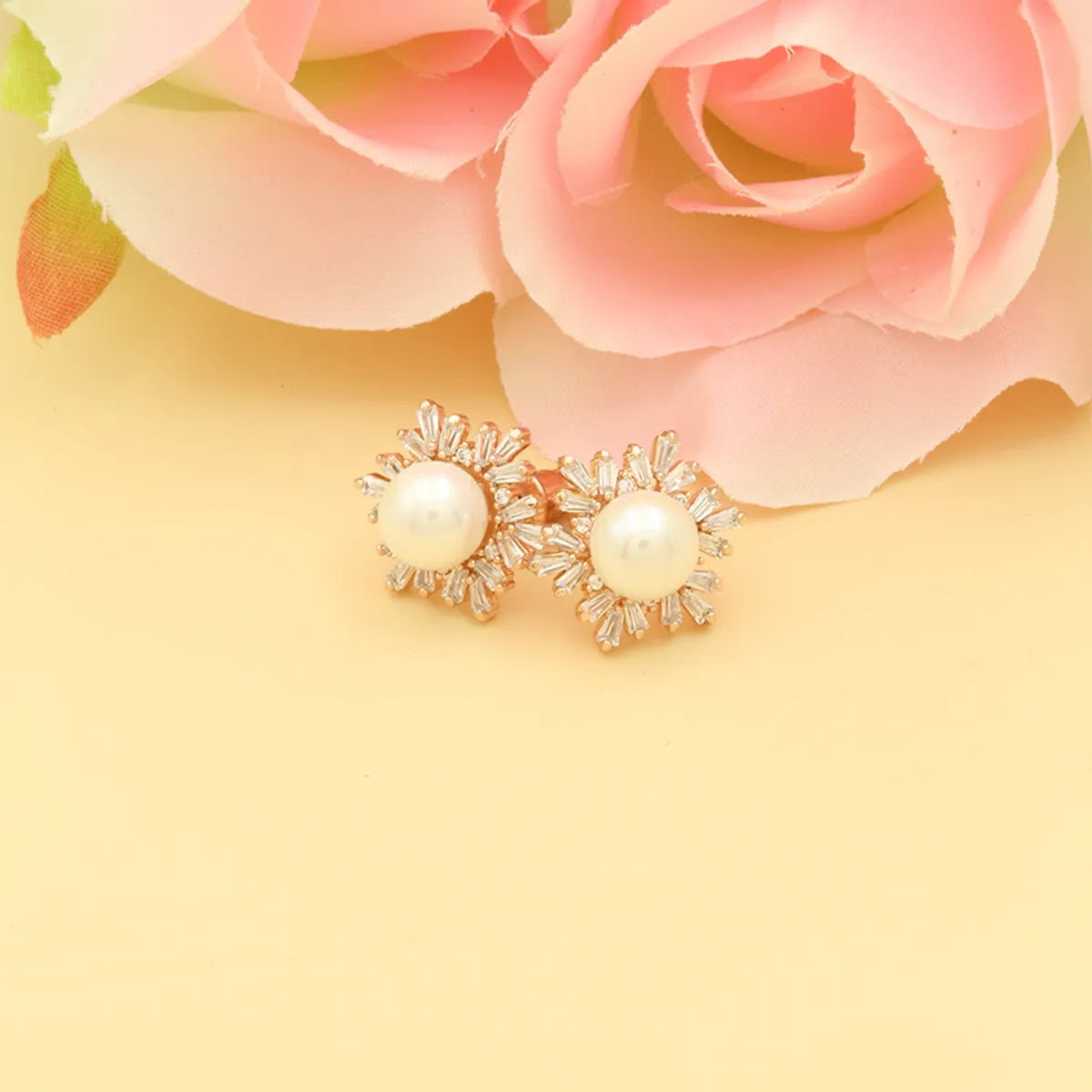 1 Pair Elegant Sweet Snowflake Plating Inlay Copper Artificial Pearls Zircon Rose Gold Plated Ear Studs