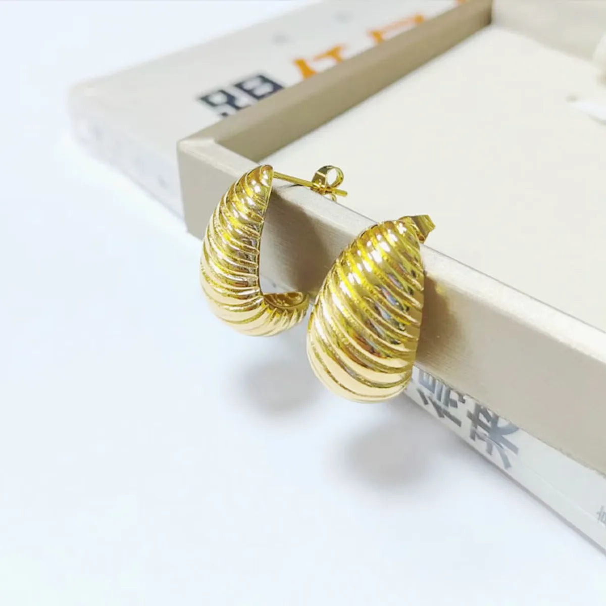 1 Pair Elegant U Shape Stripe Water Droplets Plating Stainless Steel 18k Gold Plated Ear Studs