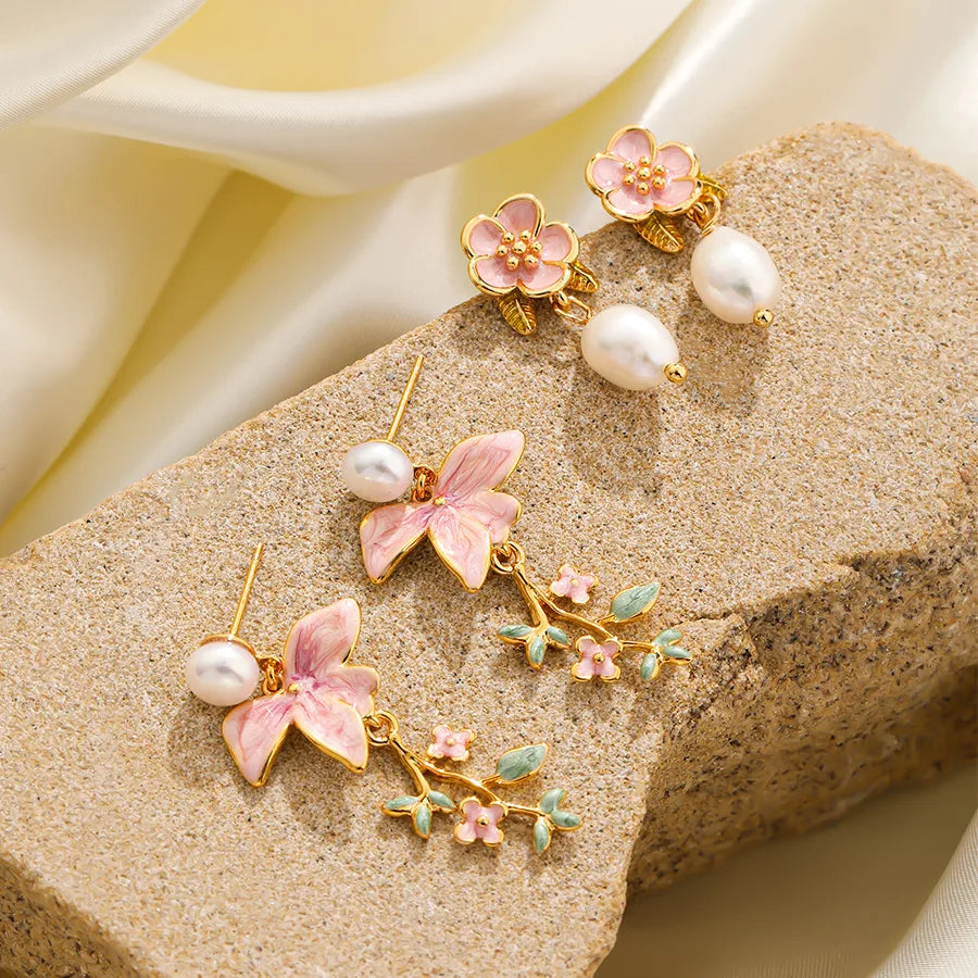 1 Pair Elegant Vacation Flower Plating Inlay Copper Pearl 18K Gold Plated Drop Earrings