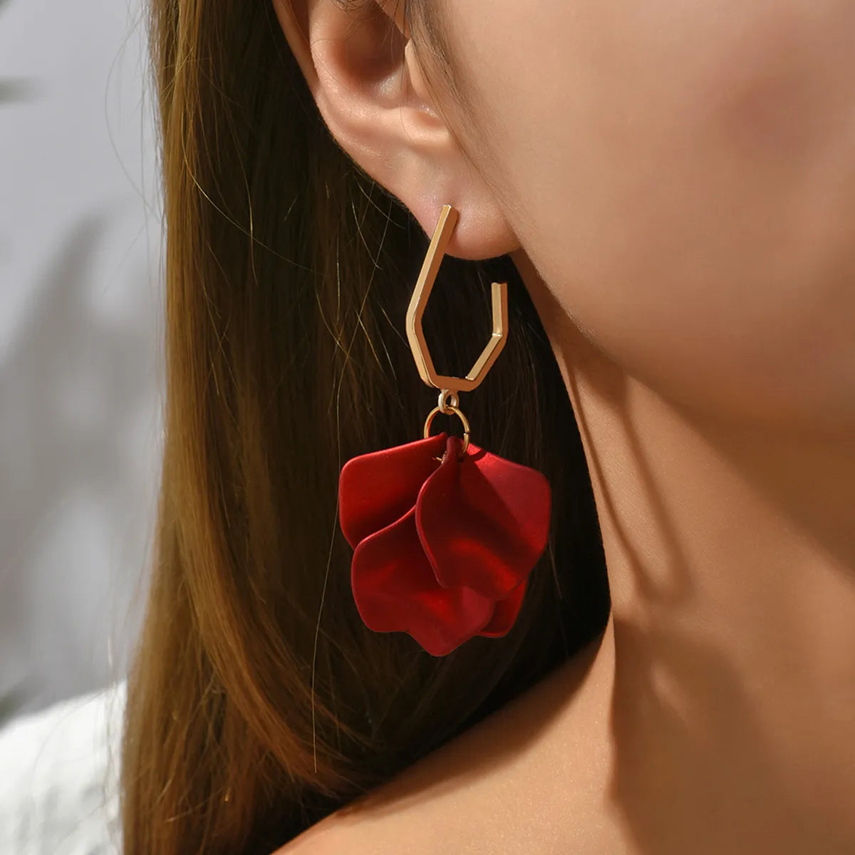 1 Pair Elegant Vacation Petal Arylic Zinc Alloy Drop Earrings