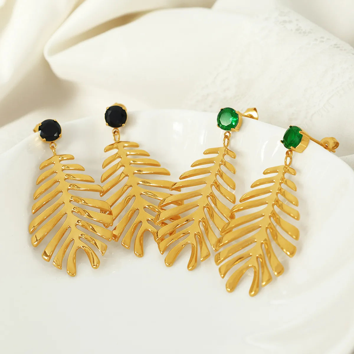 1 Pair Elegant Vintage Style Feather Plating Inlay Titanium Steel Zircon 18k Gold Plated Drop Earrings