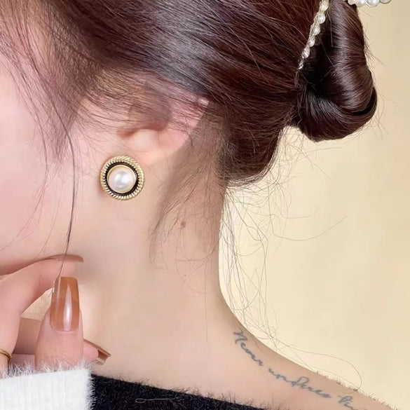 1 Pair Elegant Vintage Style Simple Style Round Plating Inlay Alloy Artificial Pearls Gold Plated Ear Studs