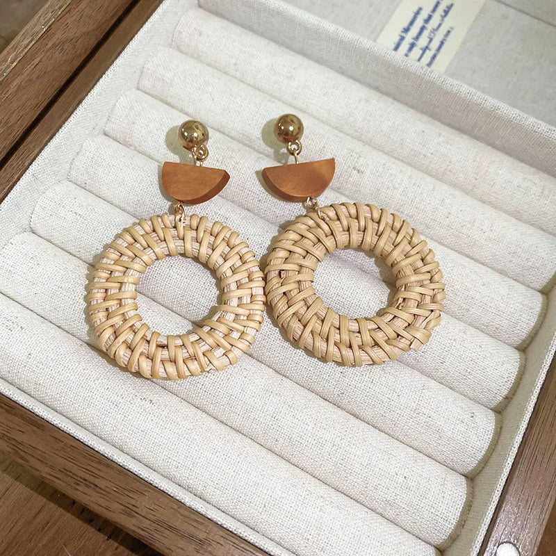 1 Pair Ethnic Style Bohemian Classic Style Round Braid Straw Drop Earrings