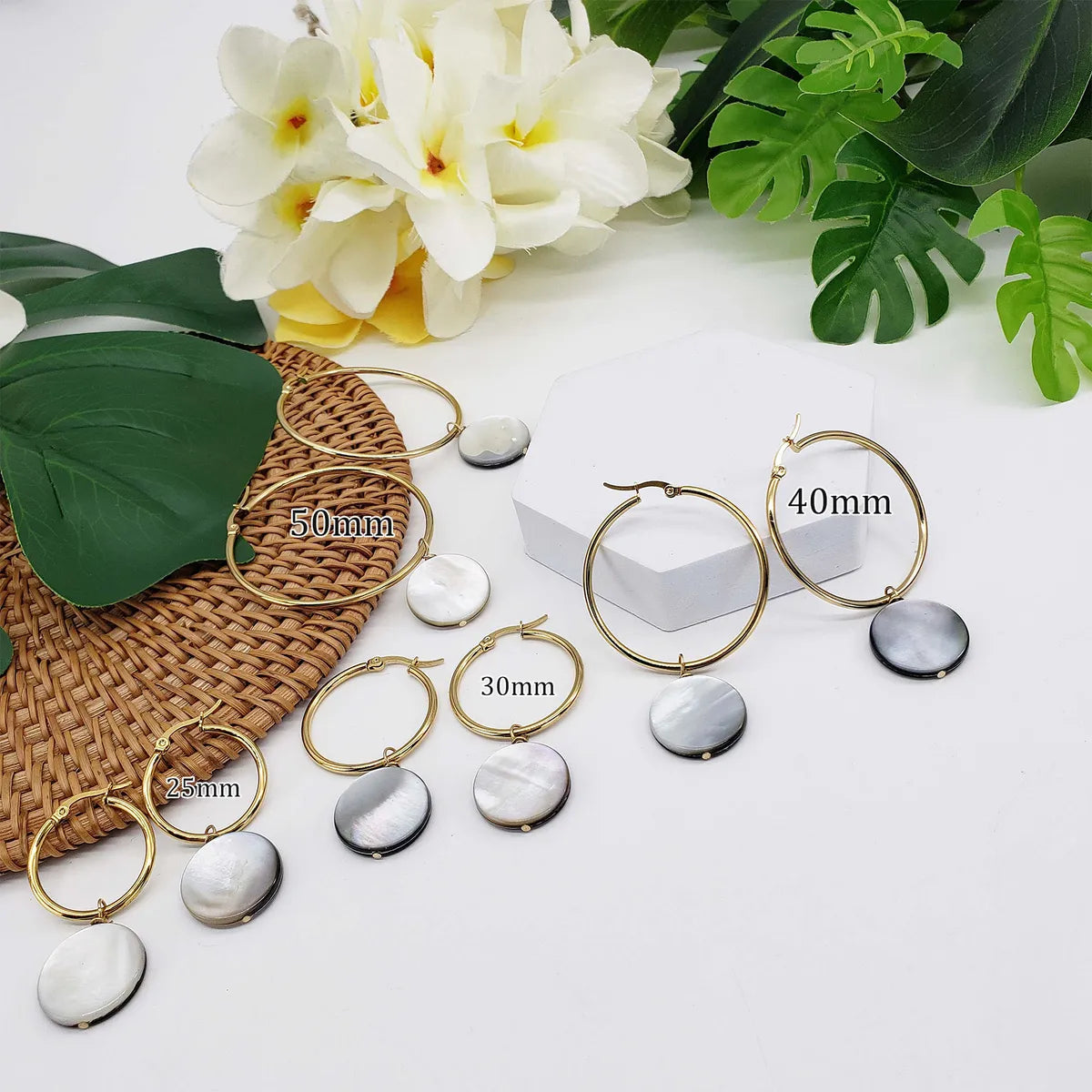 1 Pair Ethnic Style Simple Style Round Stainless Steel Shell Patchwork Earrings