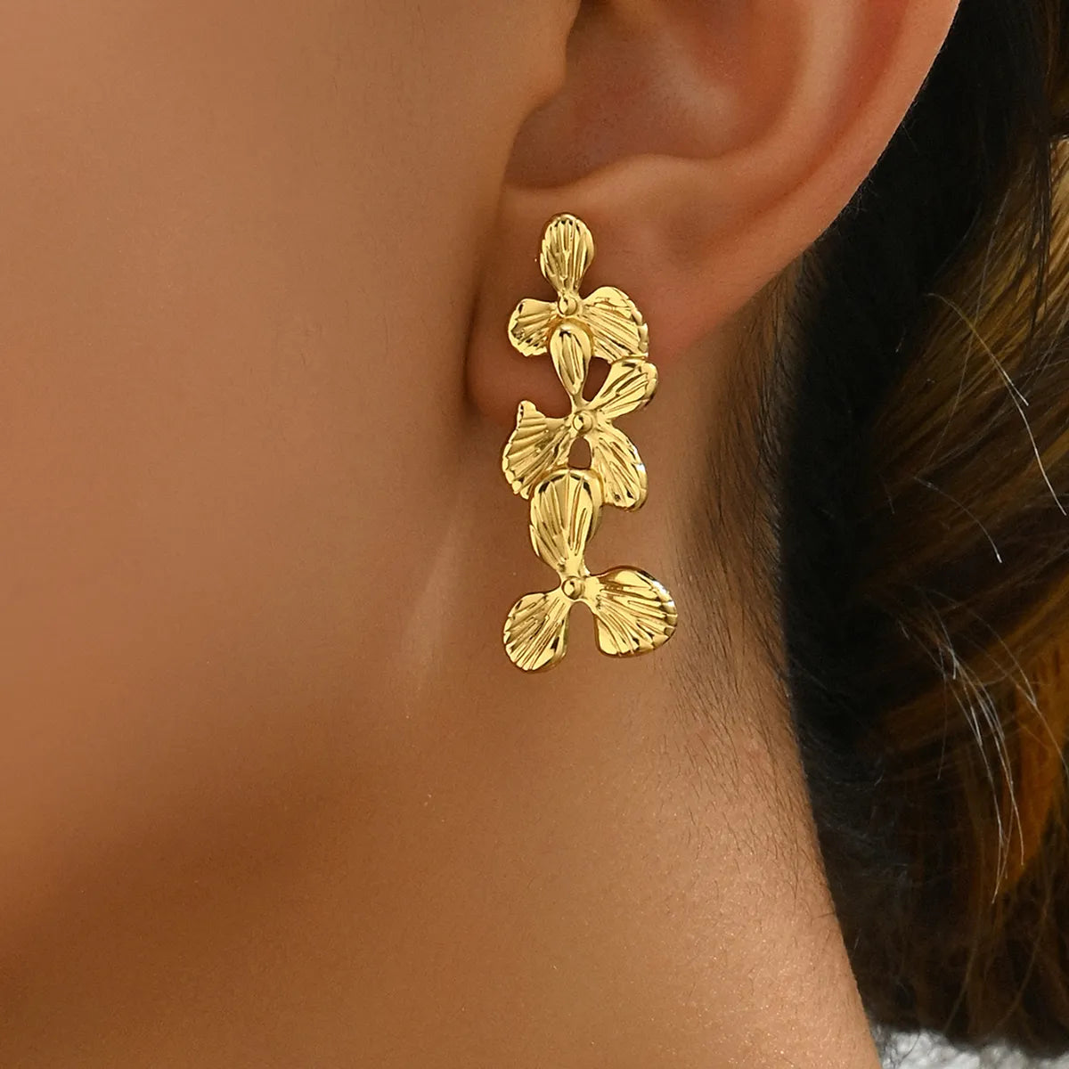 1 Pair Exaggerated French Style Geometric Flower Butterfly Inlay 201 Stainless Steel Pearl 18K Gold Plated Ear Studs