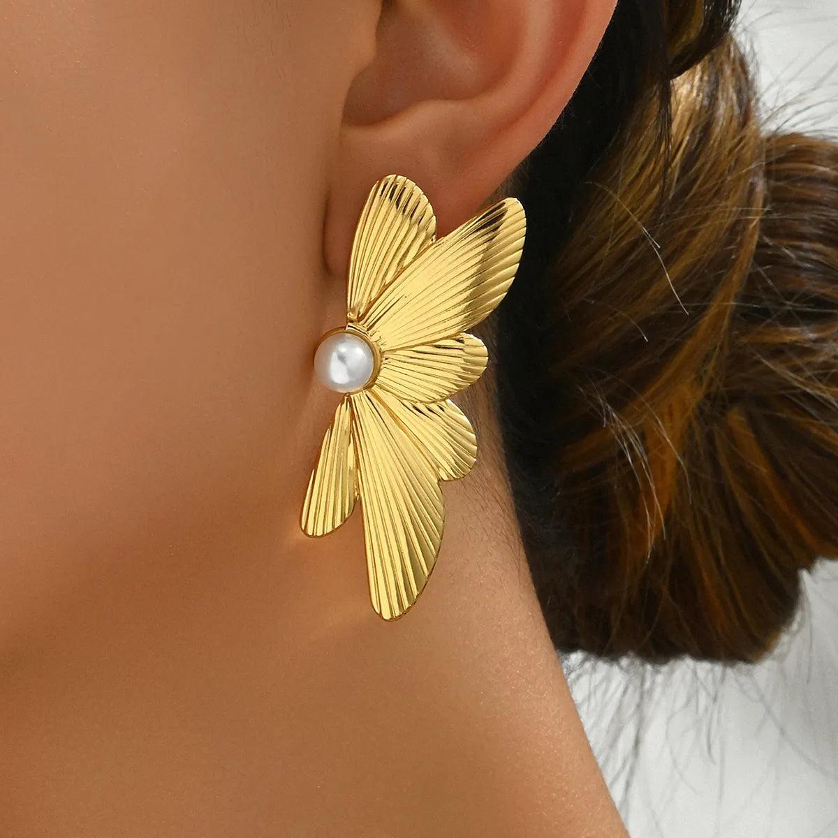 1 Pair Exaggerated French Style Geometric Flower Butterfly Inlay 201 Stainless Steel Pearl 18K Gold Plated Ear Studs