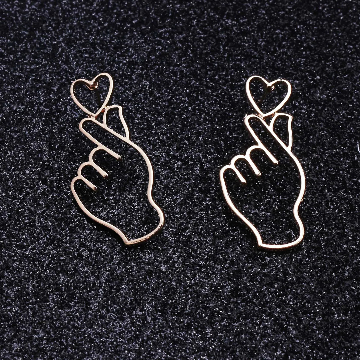 1 Pair Exaggerated Gesture Heart Shape Alloy Plating Women's Drop Earrings