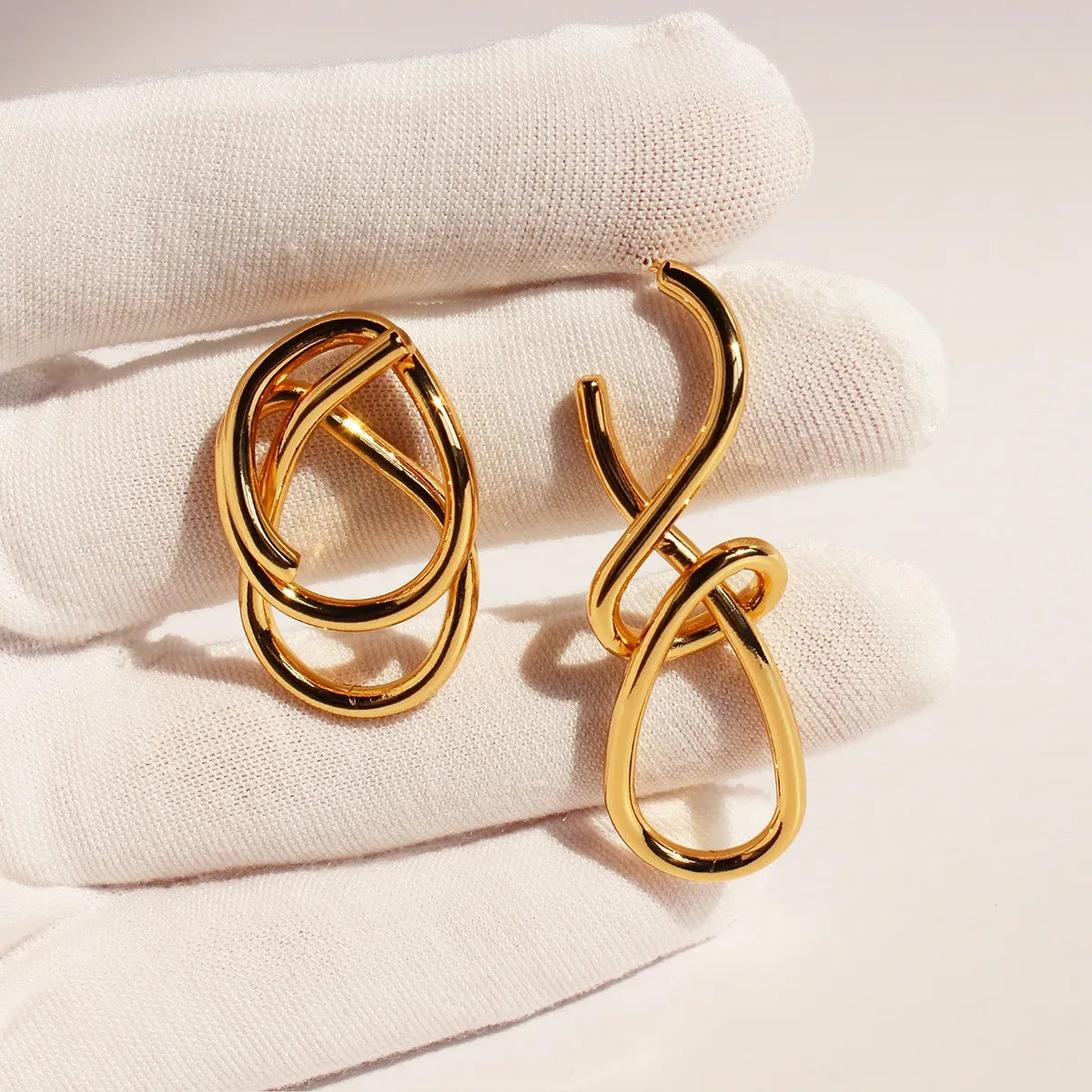 1 Pair Exaggerated Knot Asymmetrical Brass 18K Gold Plated Ear Studs