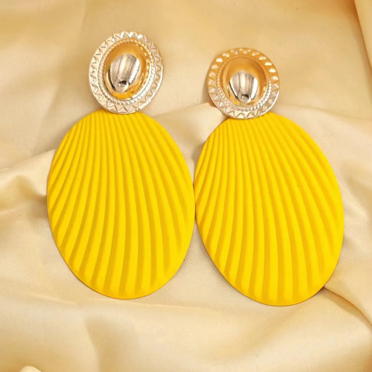 1 Pair Exaggerated Modern Style Geometric Oval Plating Iron Earrings