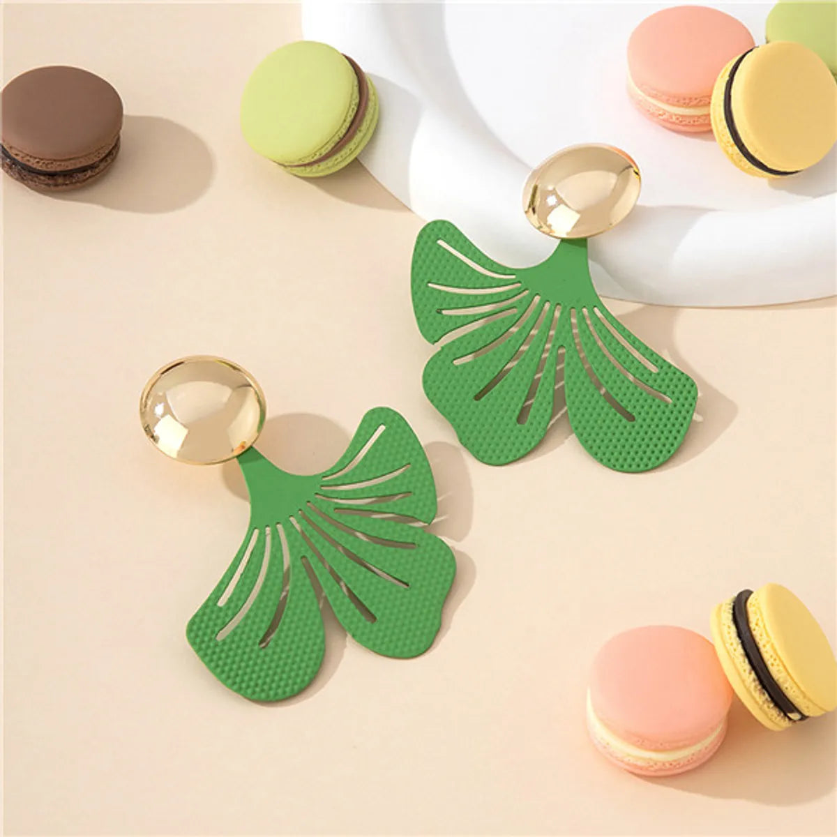 1 Pair Exaggerated Pastoral Leaves Hollow Out Iron Drop Earrings