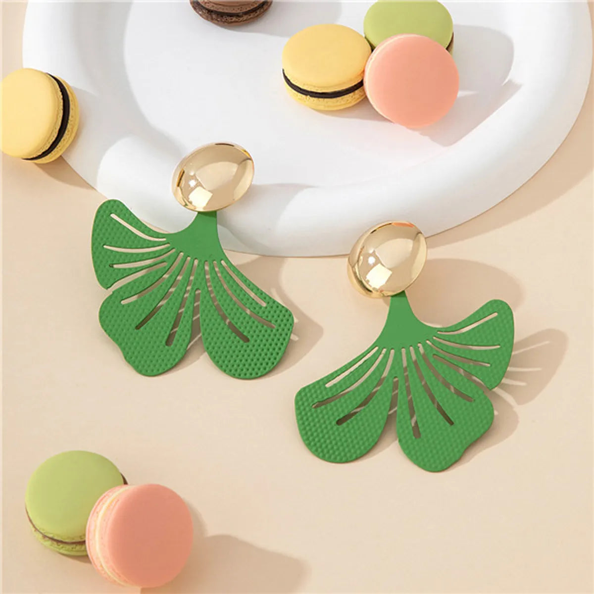 1 Pair Exaggerated Pastoral Leaves Hollow Out Iron Drop Earrings