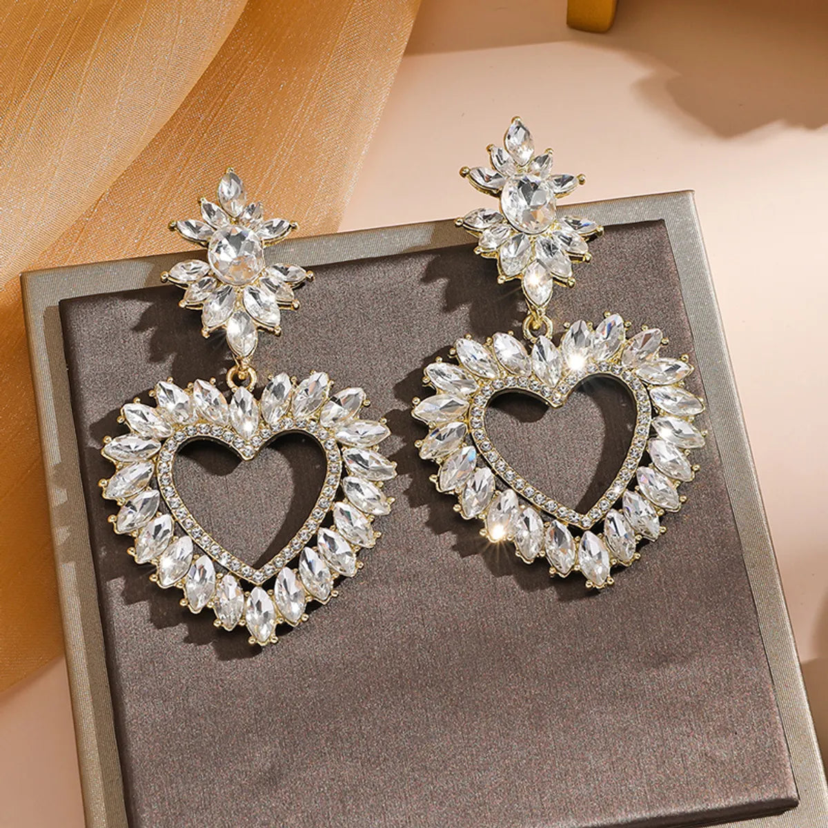 1 Pair Exaggerated Shiny Heart Shape Plating Hollow Out Inlay Alloy Artificial Diamond Drop Earrings