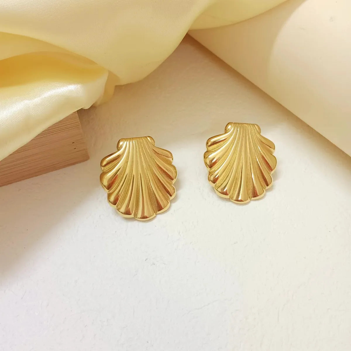 1 Pair Exaggerated Simple Style Scallop Stainless Steel 18k Gold Plated Ear Studs