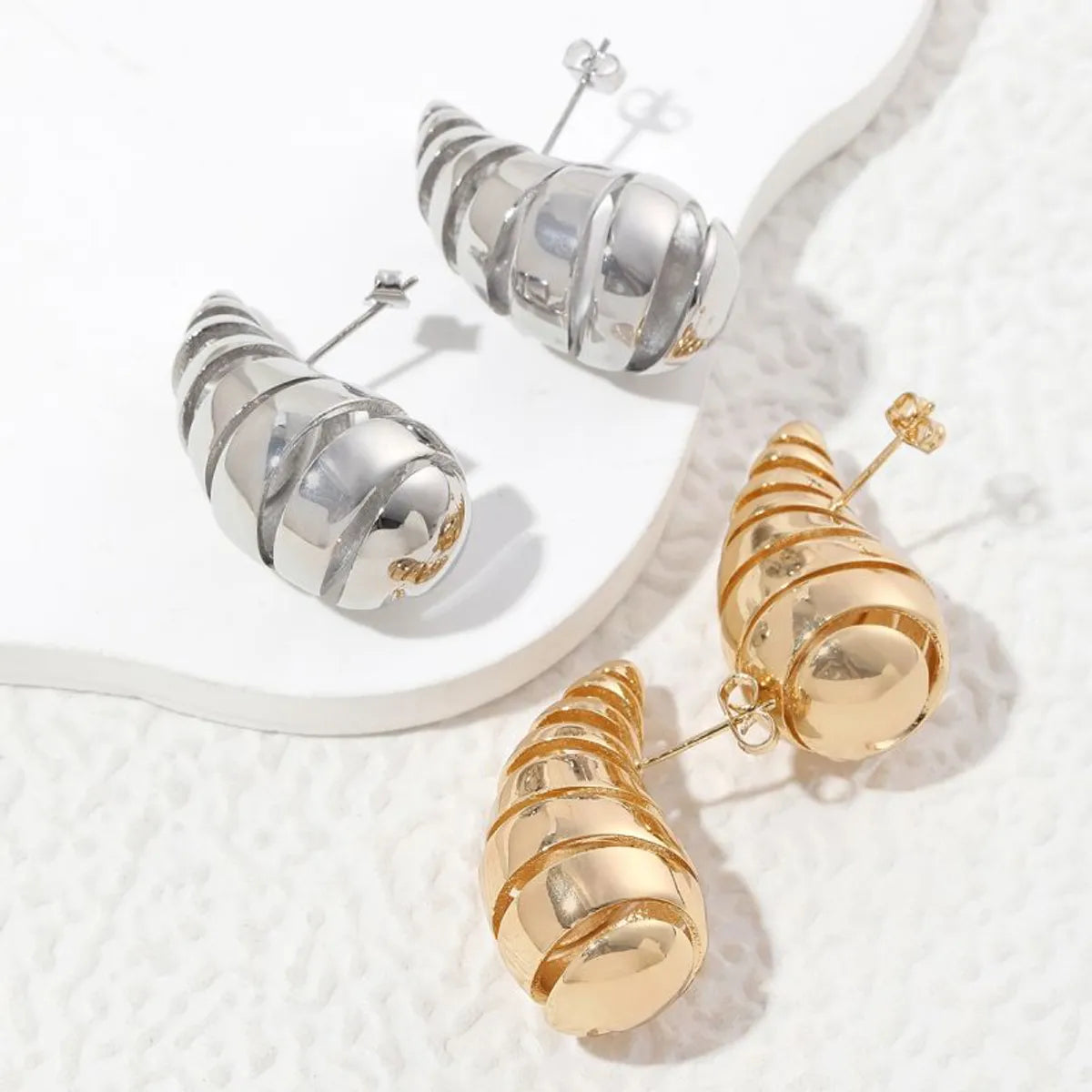 1 Pair Exaggerated Simple Style Water Droplets Spiral Stripe Polishing Plating Copper 18k Gold Plated Ear Studs