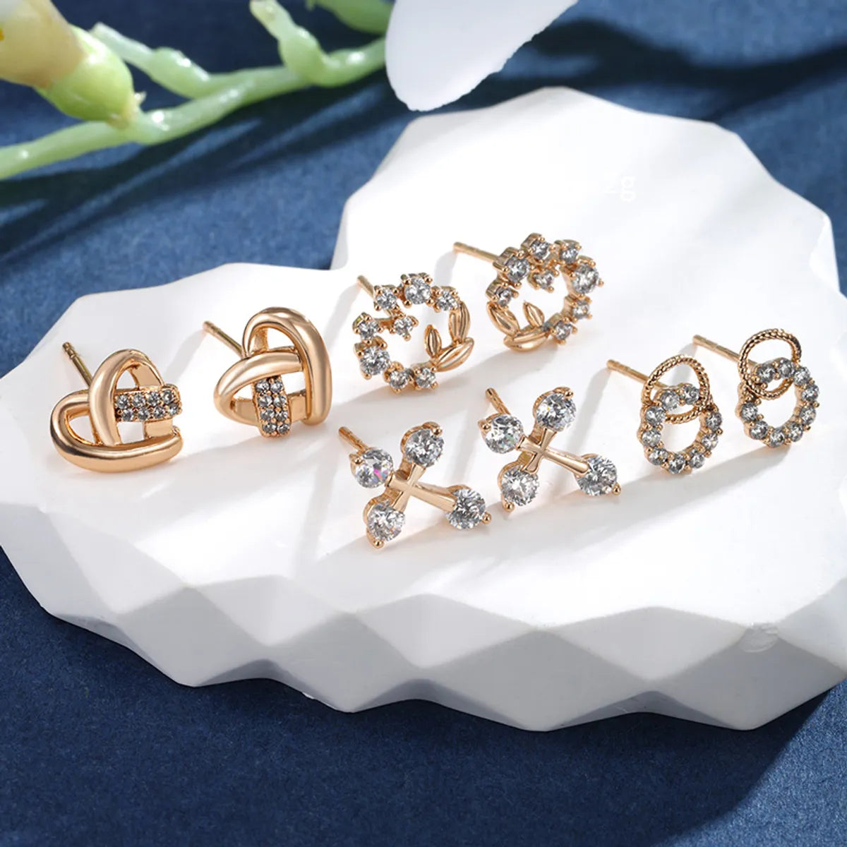 1 Pair Fairy Style Elegant Lady Cross Round Heart Shape Plating Inlay Copper Alloy Rhinestones Ear Studs