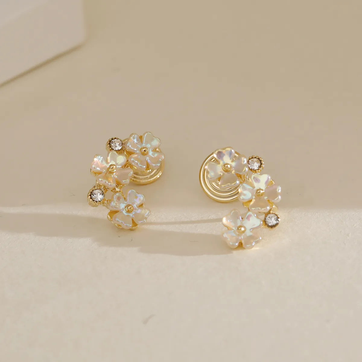 1 Pair Fairy Style Sweet Simple Style Flower Inlay Copper Zircon 18K Gold Plated Ear Cuffs