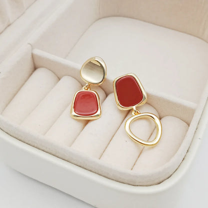 1 Pair Fashion Asymmetrical Alloy 18k Gold Plated Women'S Drop Earrings