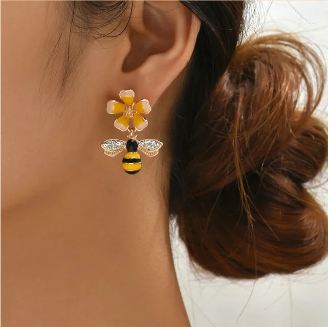 1 Pair Fashion Bee Alloy Inlay Rhinestones Women'S Drop Earrings