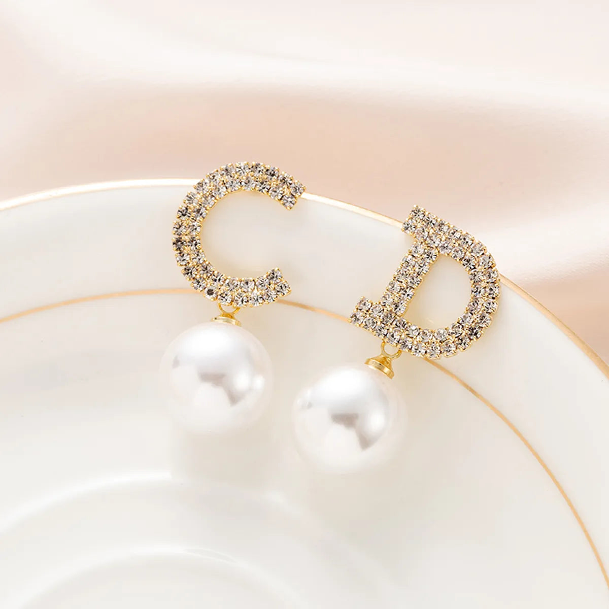 1 Pair Fashion C Shape Letter Asymmetrical Plating Inlay Copper Pearl Zircon 18k Gold Plated Drop Earrings