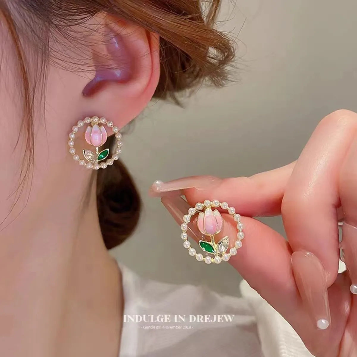 1 Pair Fashion Flower Butterfly Bow Knot Alloy Inlay Artificial Pearls Rhinestones Shell Women'S Earrings